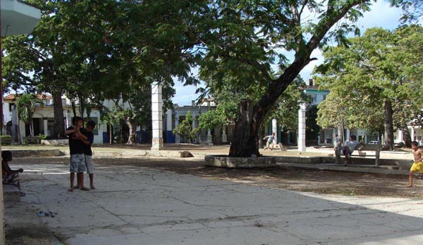 Niños-juegan-en-el-Parque-de-Santos-Suárez